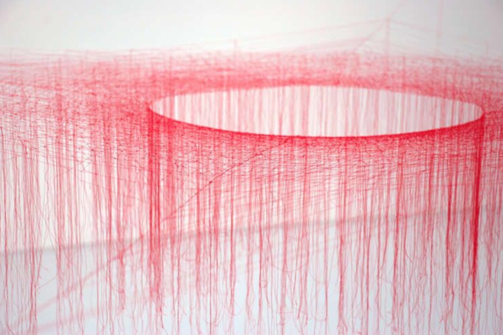 Akiko Ikeuchi - Knotted Thread - Red, h 120, 2009, siketråd, Gallery21yo-j, Tokyo.